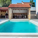 بيت للعطل With Fireplace Iv