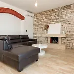 With Fireplace Iv *