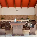 With Fireplace Iv بيت للعطل
