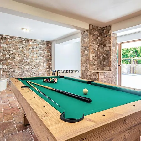 بيت للعطل With Fireplace Iv