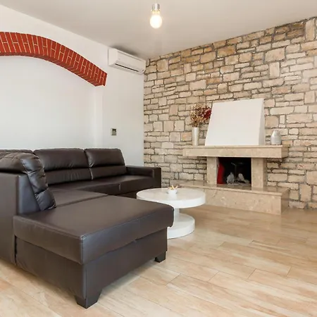 With Fireplace Iv *